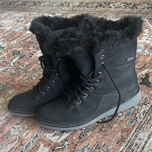 Merrell black fur boots